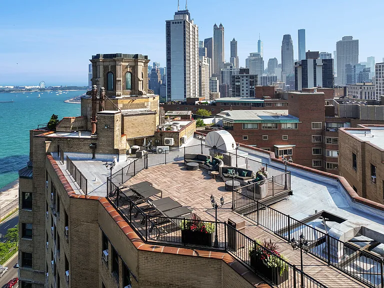 The Deco North Lake Shore — Photo 61