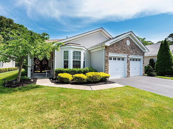 2nd image of 417 Saint Ives Ct