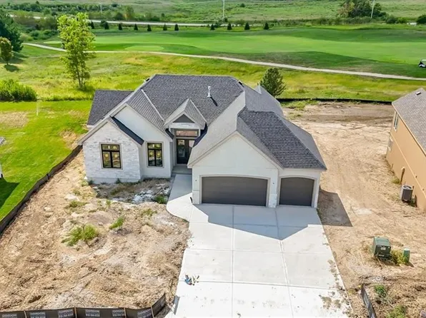 4410 Tee Box Dr, Basehor, KS 66007