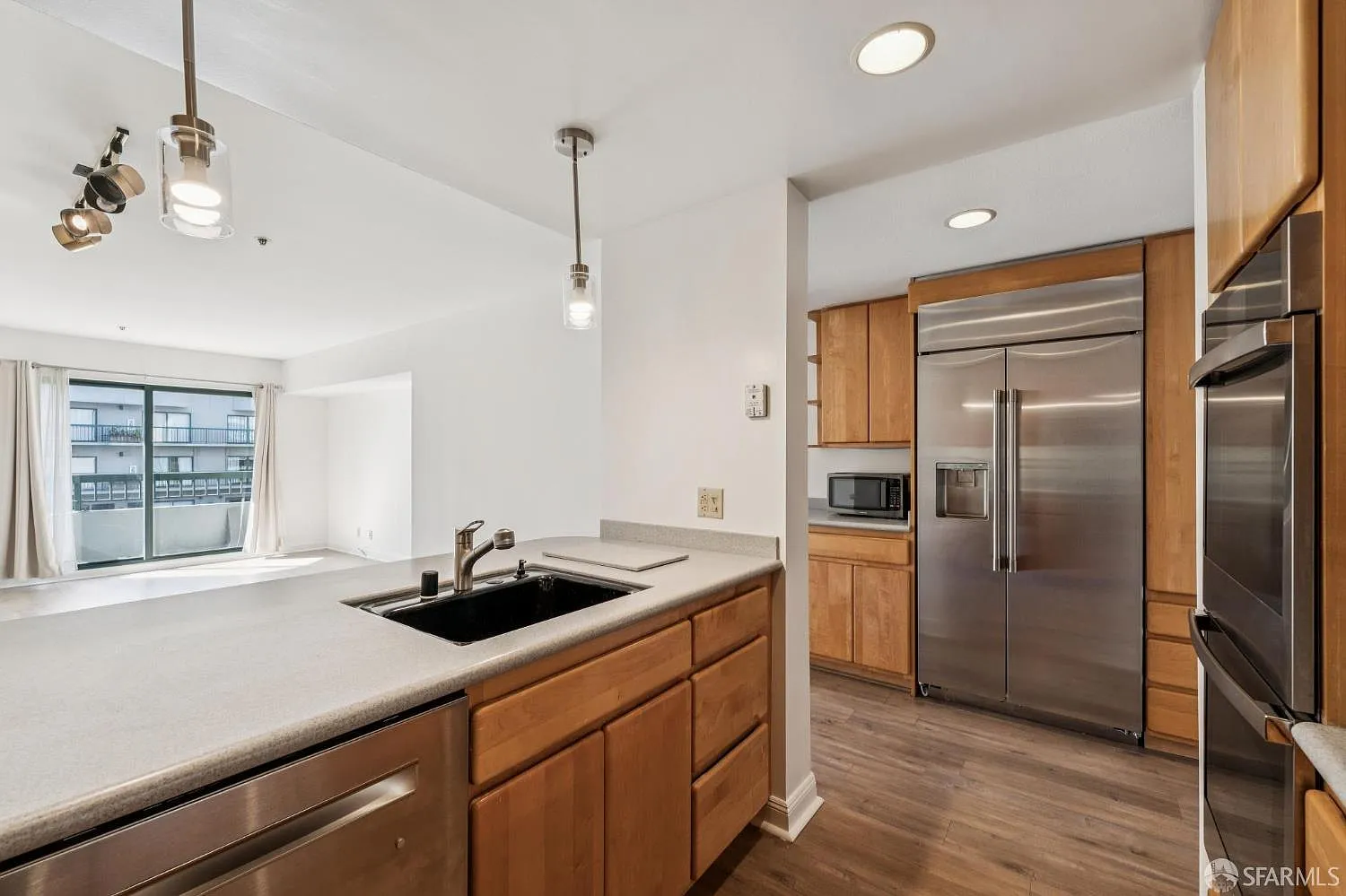 2 bed, 2.0 bath, 881 sqft, $4,995 — Photo 4