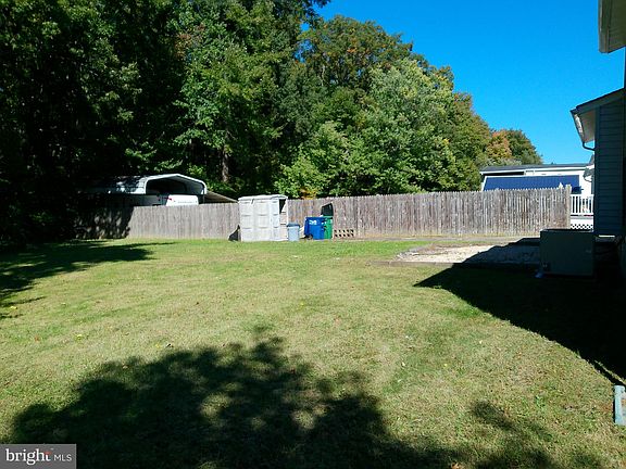 5th image of 444 Chestnut St