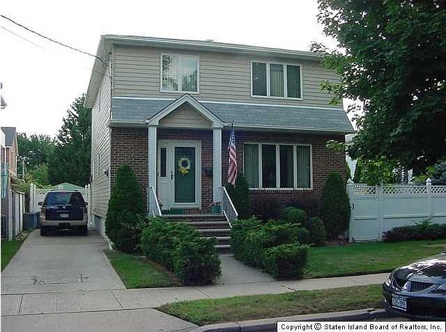 1st image of 296 Isabella Ave
