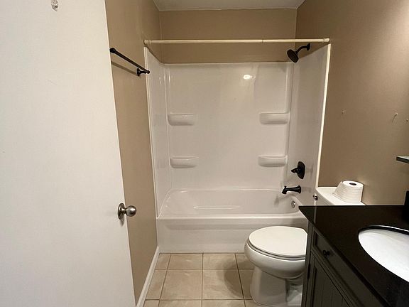 4th image of 220 Bitterwood Dr