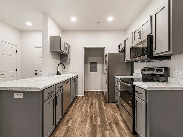 Sterling Oaks Luxury Apartments — Photo 44