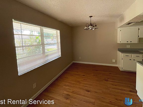 2nd image of 201 NW Jefferson Cir N #11339390