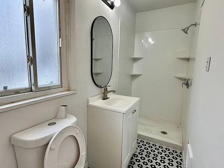 3016 Mary St — Photo 3
