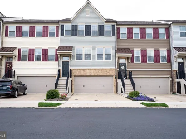 404 Tall Oaks Dr, Warminster, PA 18974