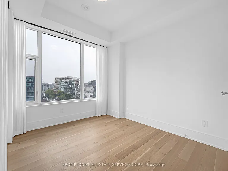 455 Wellington St W #908 — Photo 29