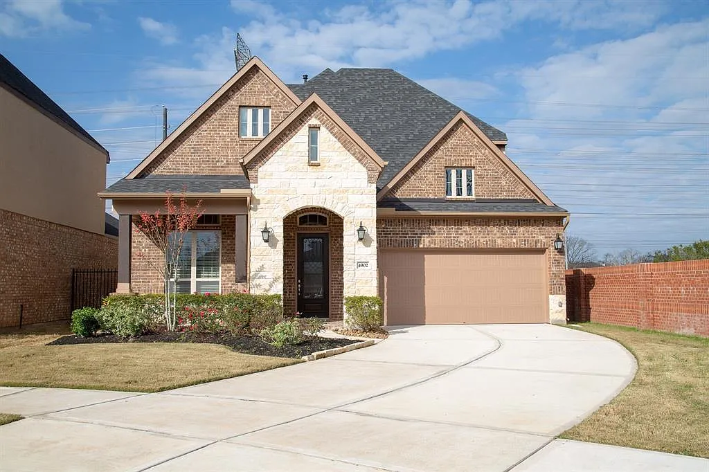 3 bed, 2.5 bath, 3268 sqft, $3,550 — Photo 2