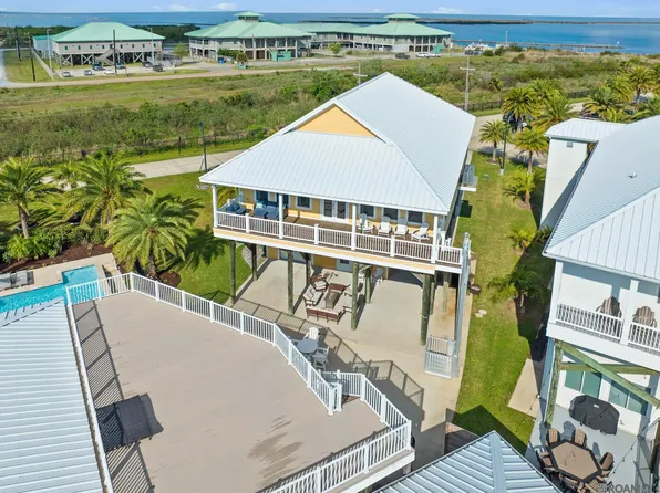 47 Queen Bess Dr, Grand Isle, LA 70358