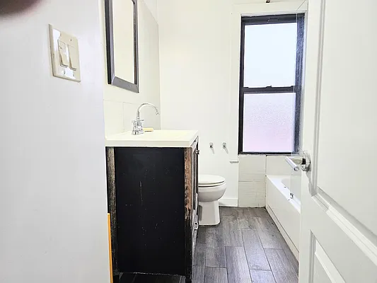 Rented by NYC REALTY GROUP 693 | media 14