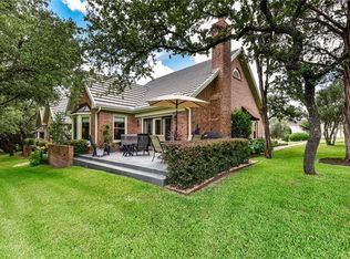 30 Tournament Way, The Hills, TX 78738