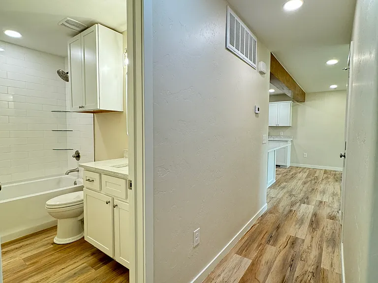 1442 E Broadway St — Photo 22