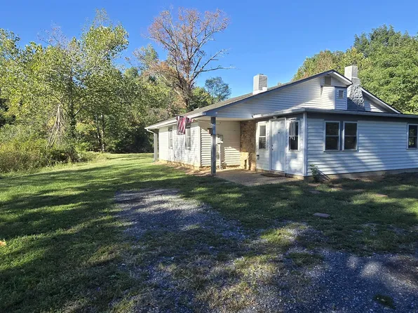1694 Mount Torrey Rd, Lyndhurst, VA 22952
