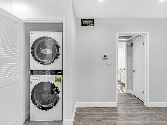 5th image of 18543 Clark St #209