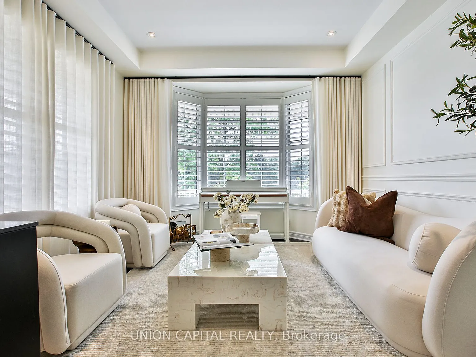 5 bed, $4,800 — Photo 1