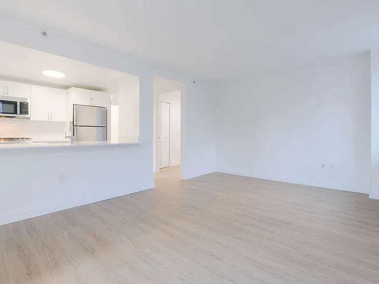 400 W 37th St #7R — Photo 46