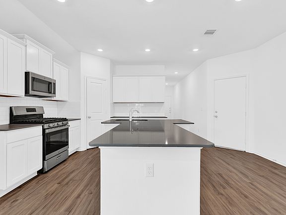 4th image of 332 Escondido Cir