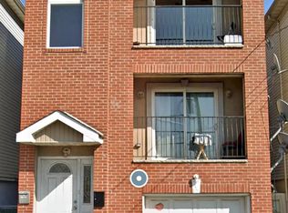 20 Bennett St, Jersey City, NJ 07304