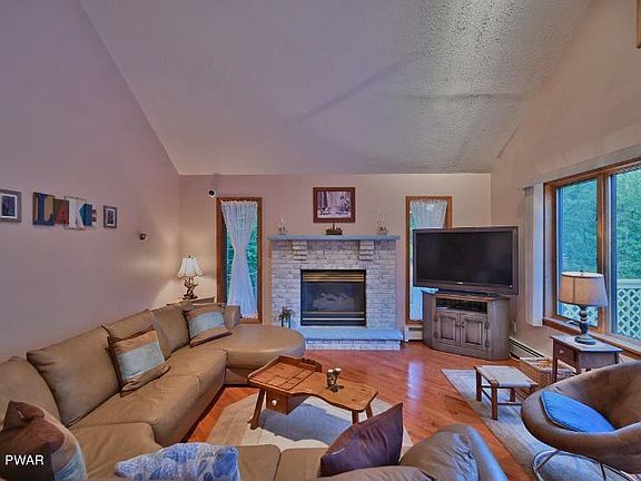 4th image of 20 Underwood Ln