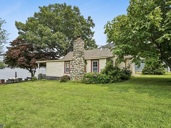 4th image of 21 Sunset Ln