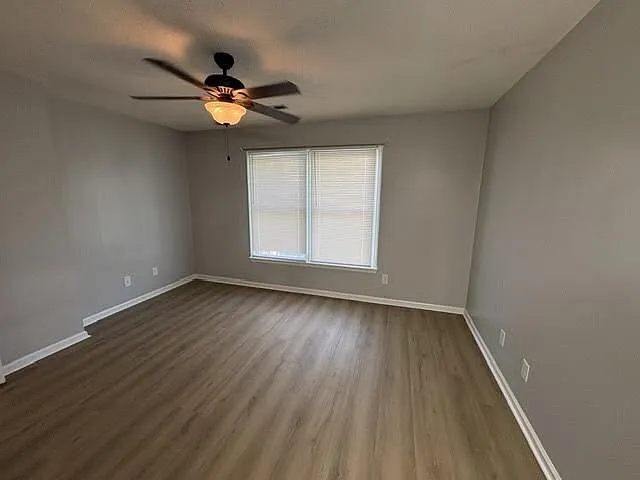 129 W Victoria Ct #E — Photo 12