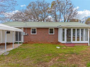4 Shaw Dr, Williamston, SC 29697