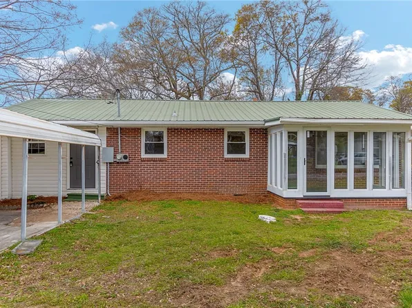 4 Shaw Dr, Williamston, SC 29697