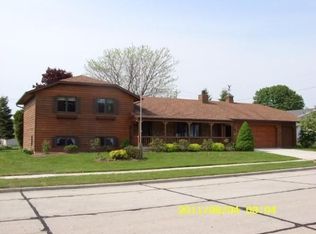 4511 Bleser Ct, Manitowoc, WI 54220