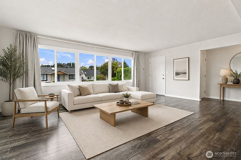 3rd image of 1317 47th Avenue E