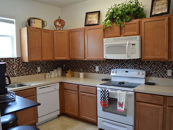 4th image of 1285 Priory Cir