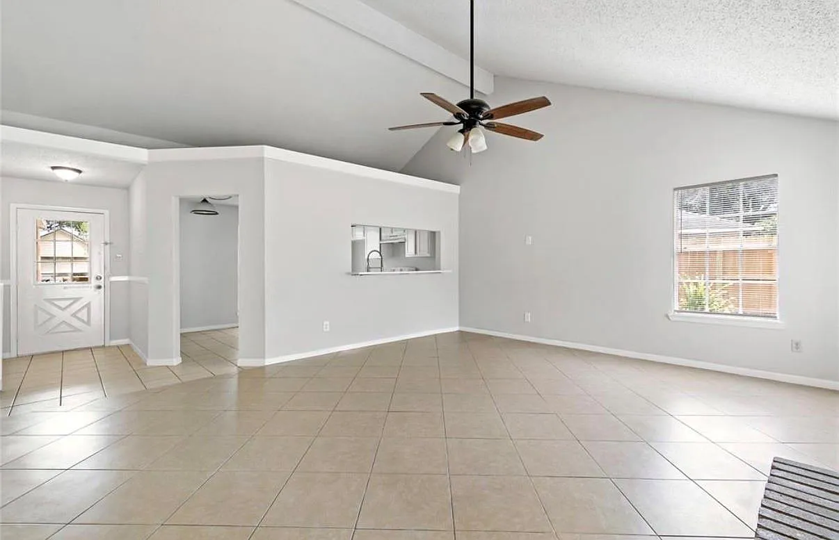 3 bed, 2.0 bath, 1240 sqft, $1,950 — Photo 3