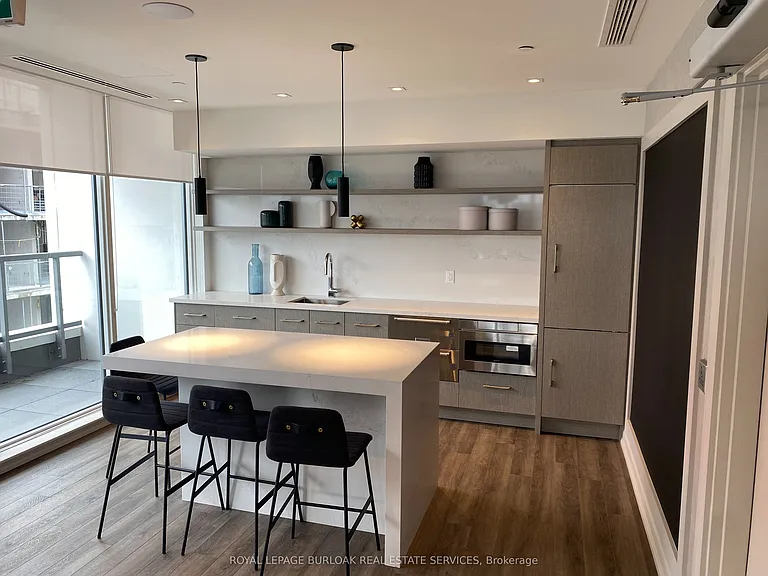 212 King William St E #423 — Photo 22