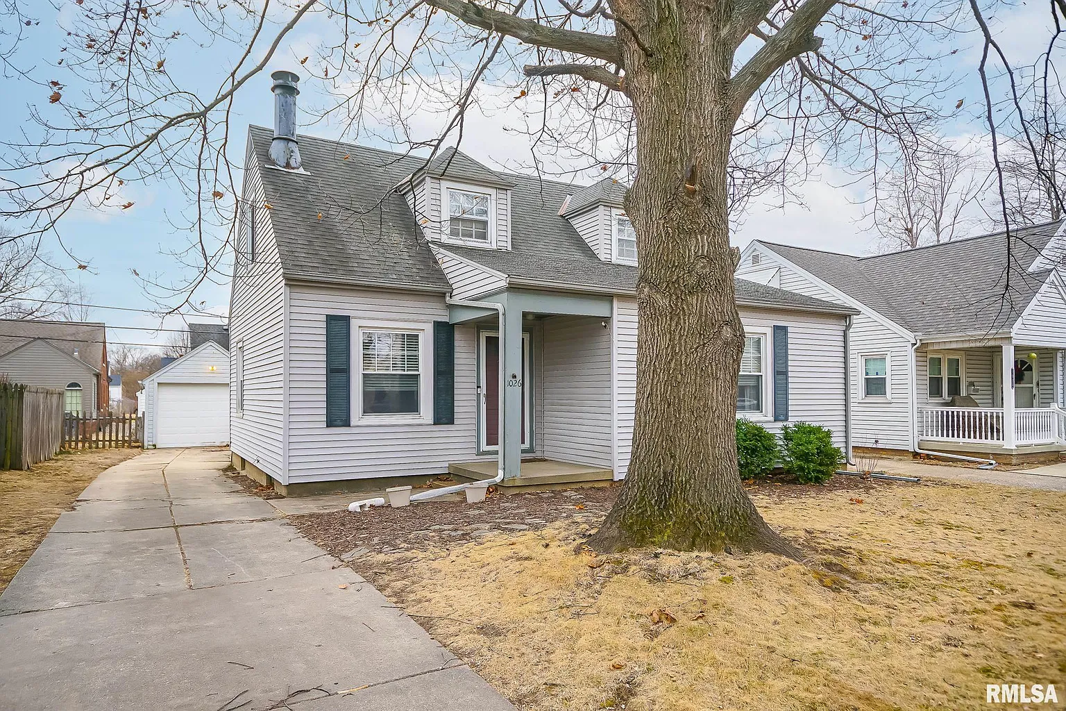 1026 E Richwoods Blvd photo 1