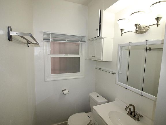 5th image of 638 S Cloverdale Ave APT 109