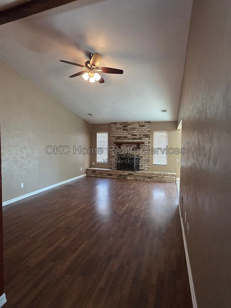 3 bed, 2.0 bath, 1277 sqft, $1,595 — Photo 3