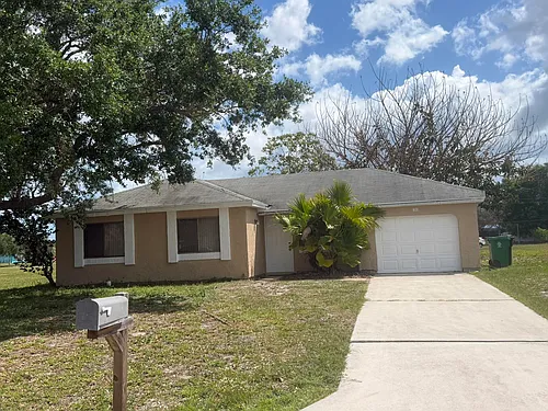 1131 SE Parrish Ct Photo 1