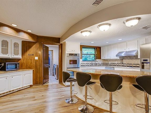 3rd image of 1319 Glenbrook Dr