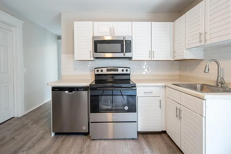 3 bed, 1.0 bath, 1200 sqft, $1,645 — Photo 4