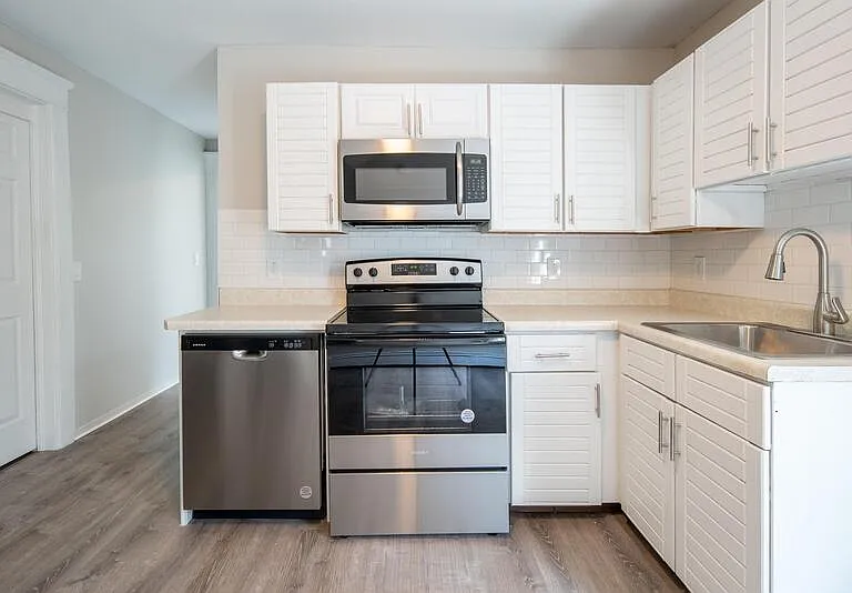 2433 Broadway #2 — Photo 4
