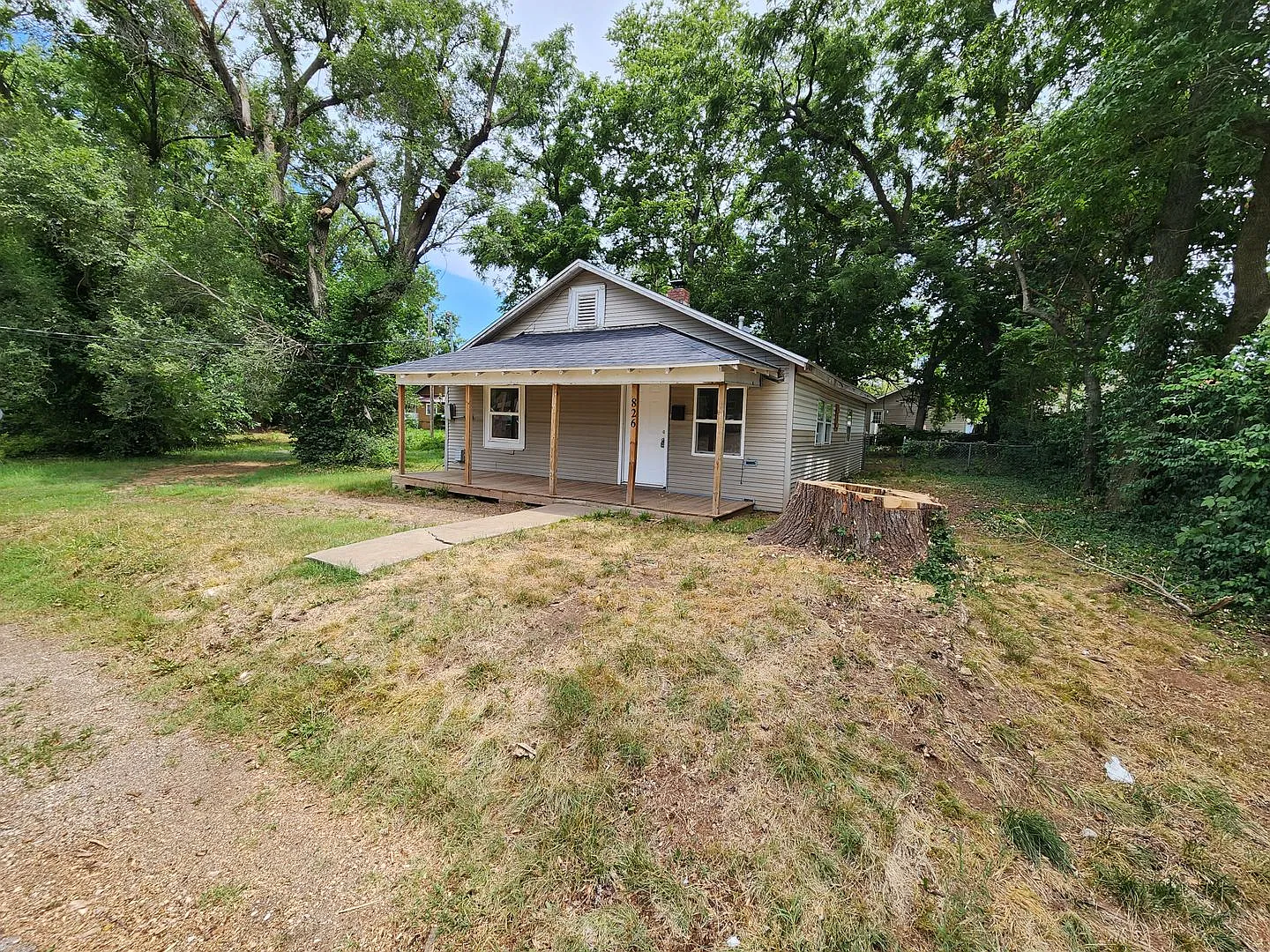 Spacious 2-Bedroom, 1-Bathroom Home Available Now!! — Photo 2