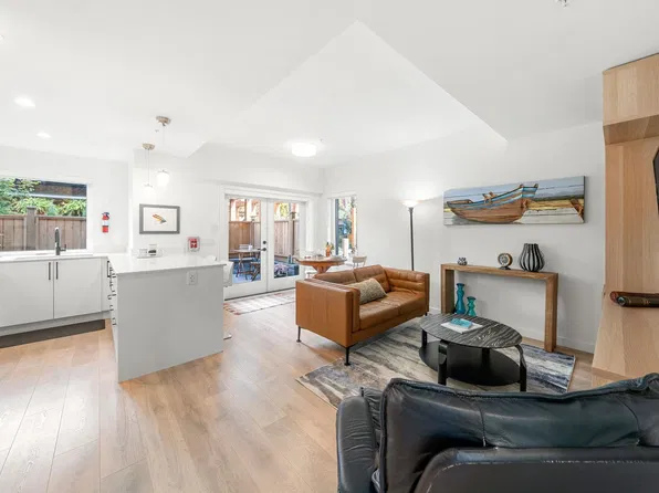 555 E 2nd St #157, North Vancouver, BC V7L 1E1