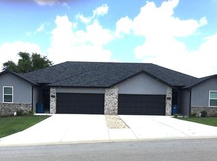 1413-1415 W Pebblebrooke Dr, Ozark, MO 65721