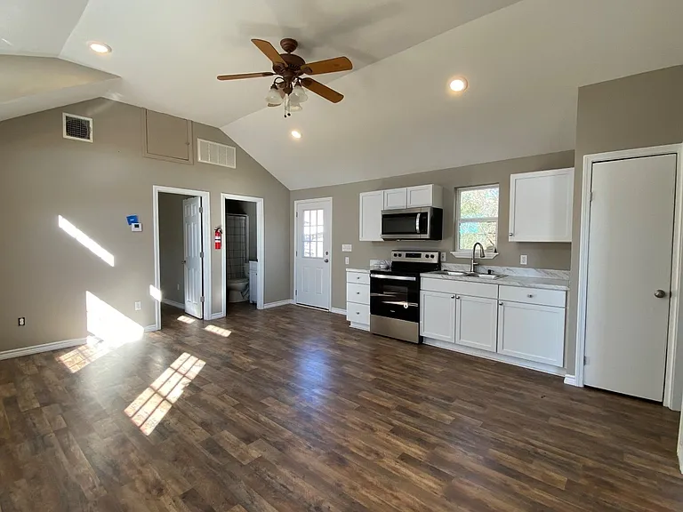 7616 S Highway 171 — Photo 9