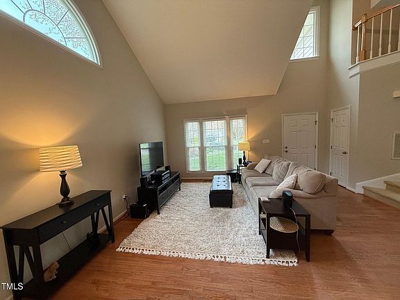 3rd image of 210 Bebington Dr