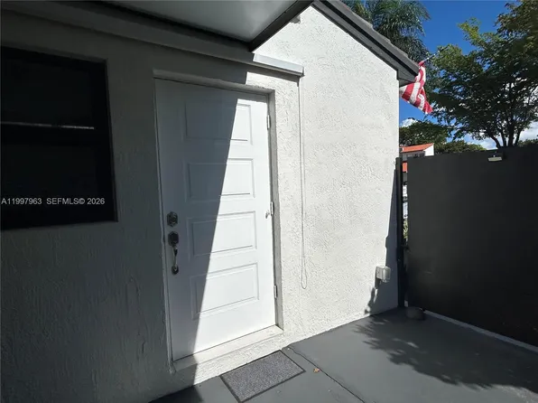 135 E 37th St #1, Hialeah, FL 33013