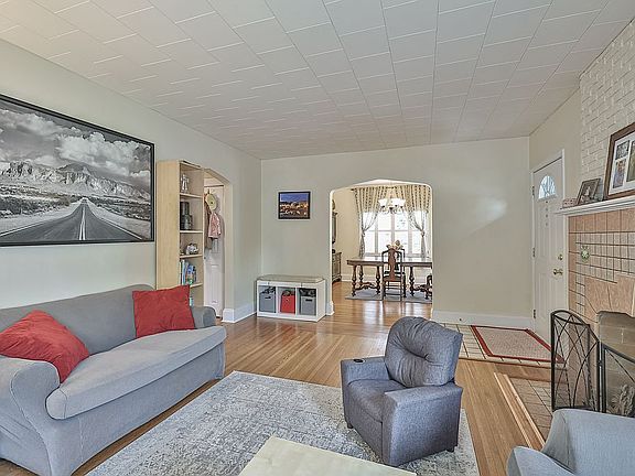 2nd image of 3840 S Berkley Cir