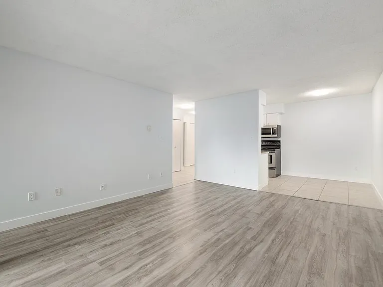 9857 Manchester Dr #407 — Photo 10