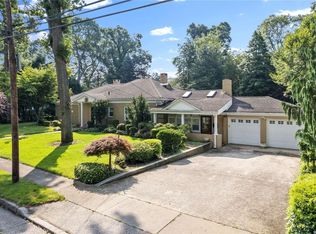 209 Putnam Ave, Freeport, NY 11520