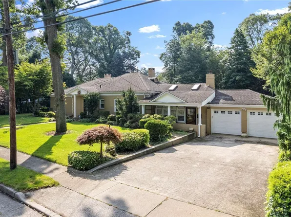 209 Putnam Avenue, Freeport, NY 11520